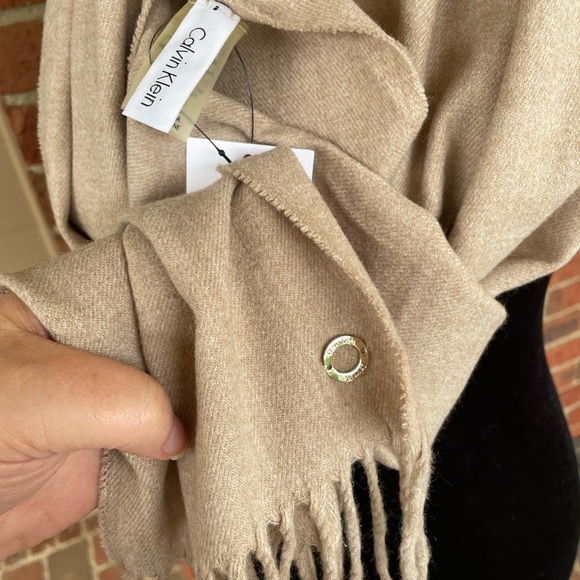 Calvin Klein Soft Beige Fringe Scarf – New with Tags - Picture 5 of 6